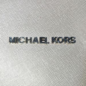 Michael Kors Purse Light Grey 🩶 15 in long 10 in high 5.5 in wide on bottom